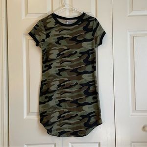 Bobbie Brooks Green Camouflage Pattern Short Sleeve Tunic T-Shirt Dress